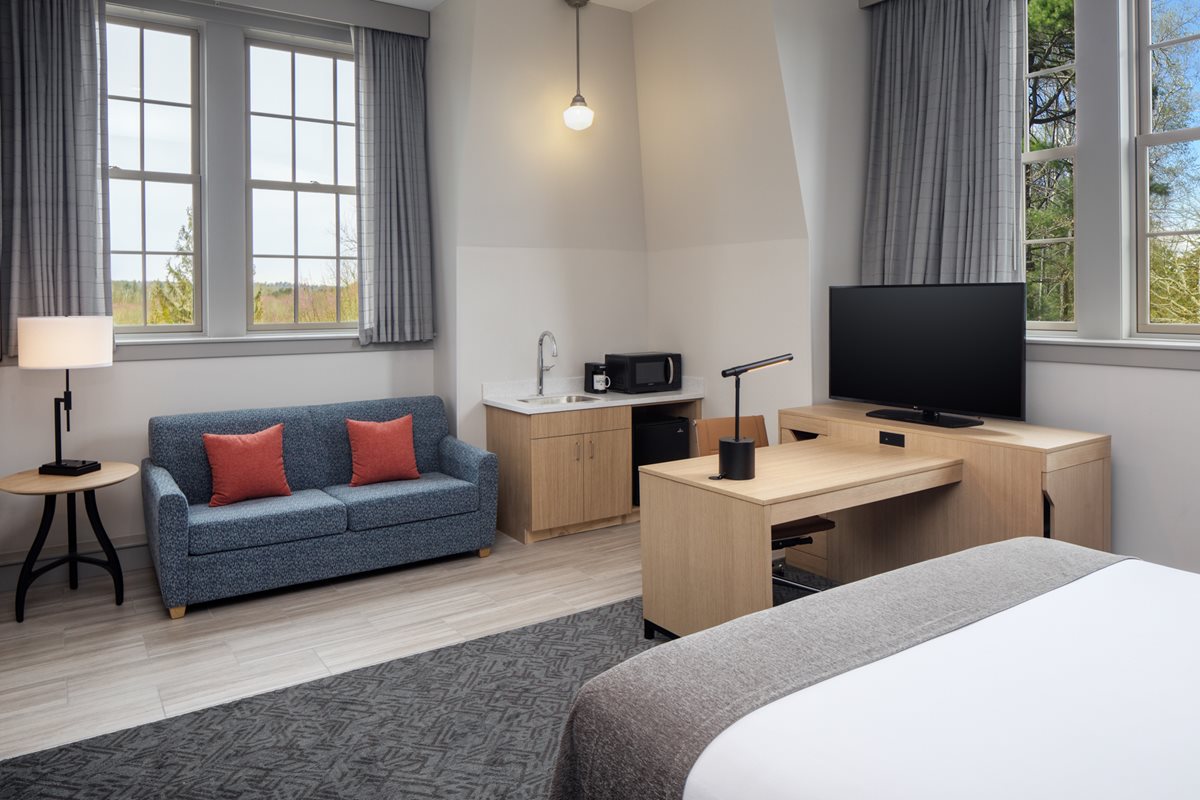 historic king suite hotel ursa orono maine