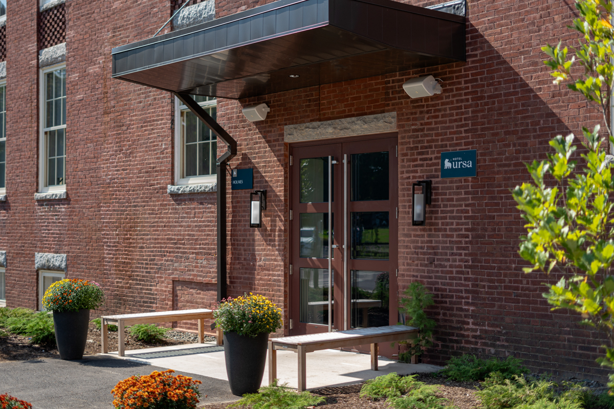 Hotel Ursa Main Entrance