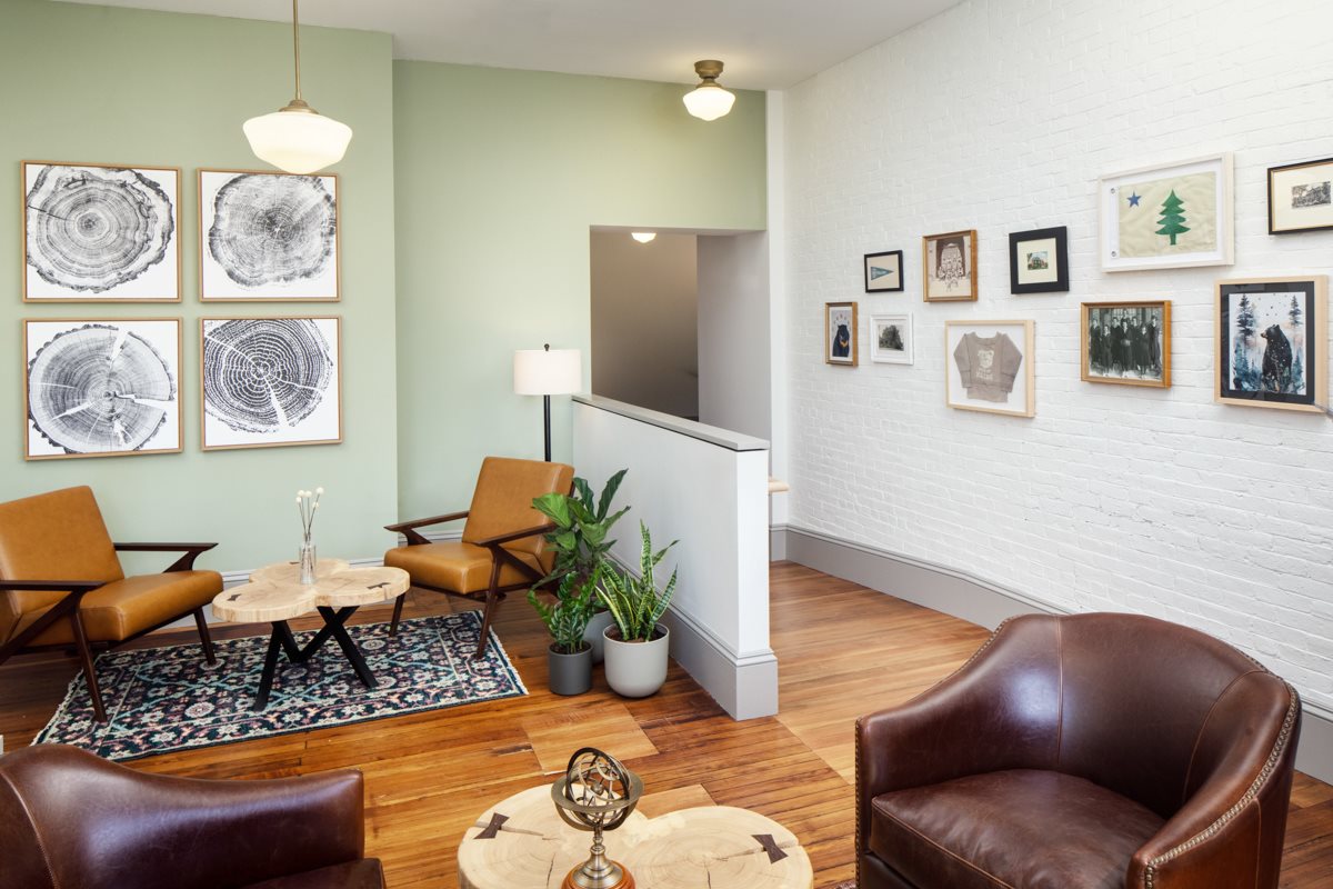 Hotel Ursa lobby & seating area